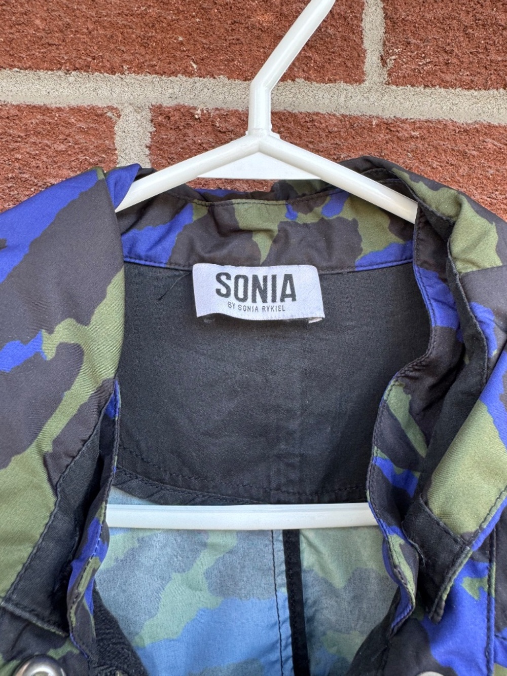 SONIA Rain Jacket - Picture 3 of 3